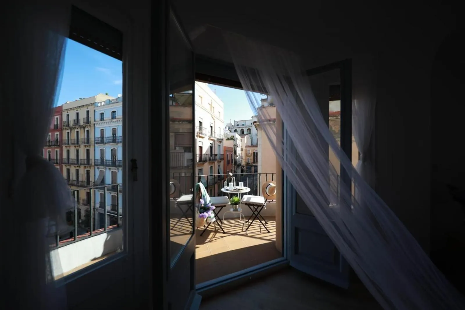 El Faro Apartaments Suites - Placa De La Font contacts